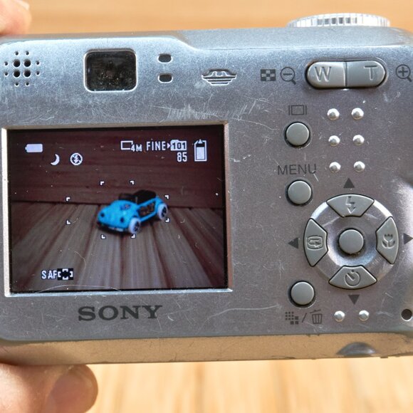 Sony Cyber-shot DSC-S60 4.1MP Digital Camera, 3X Optical Zoom, Made in Japan - Picture 6 of 14